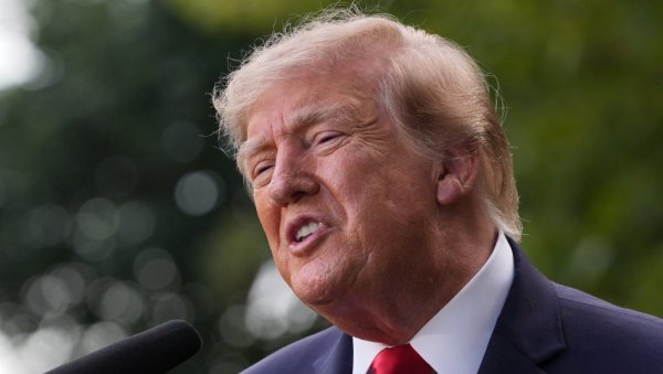 ТРАМП СПРЕМА ПОТЕЗ КОЈИ ЋЕ ОДЈЕКНУТИ У СВЕТУ: Планира забрану извоза дизела на 90 дана, Бела кућа на ногама, нафташи у страху ТРАМП СПРЕМА ПОТЕЗ КОЈИ ЋЕ ОДЈЕКНУТИ У СВЕТУ: Планира забрану извоза дизела на 90 дана, Бела кућа на ногама, нафташи у страху