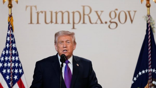 ТРАМП ОКУПИО ТЕХНОЛОШКИ ВРХ: Потписан документ о вештачкој интелигенцији ТРАМП ОКУПИО ТЕХНОЛОШКИ ВРХ: Потписан документ о вештачкој интелигенцији