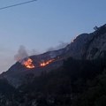 Požar nadomak manastira Ostrog, vatrogasci na terenu