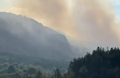 Požar se još uvek širi Suvom planinom: Gašenje otežava veoma nepristupačan teren, bez izvora vode i planinskih puteva