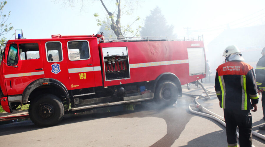 Požar u Novom Sadu: Jedna osoba povređena, dve u bolnici zbog udisanja dima