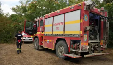 Požar u pilani u Bijeljini i dalje aktivan