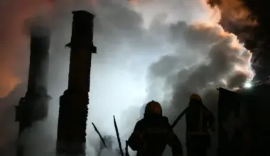 Požar u staračkom domu kod Lukavca: Dve osobe teško povređene, jedna na respiratoru