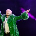 Prateći muzičari Eda Širana napustili turneju u znak podrške Meklmoru