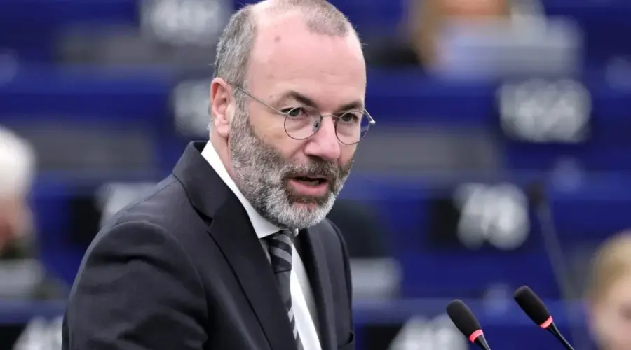 Predsednik Evropske narodne partije: Veličanje Mladića duboko uznemirujuće, snažno osuđujem prisustvo visokih srpskih zvaničnika na sahrani