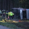 Prevrnuo se autobus pun turista, ima mrtvih! Putovali na Oktoberfest, pa sleteli sa auto-puta, policija na sve strane! Horor…