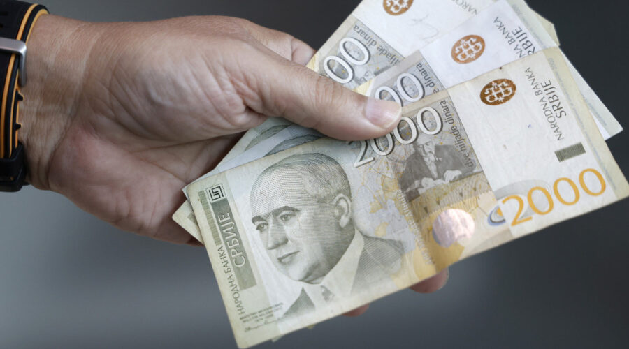 Prijava za 6.000 dinara počinje u ponoć: Šta treba da urade građani koji nemaju račun
