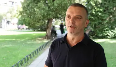 Profesor u Kruševcu dobio otkaz posle 16 godina: Tvrdi da je razlog podrška studentima, direktor demantuje