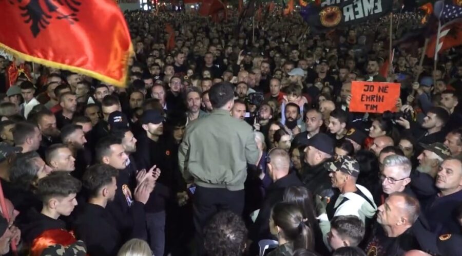 Protesti u Prištini zbog Tačija: Zakletva OVK i “oslobođenje i ujedinjenje albanskih zemalja”