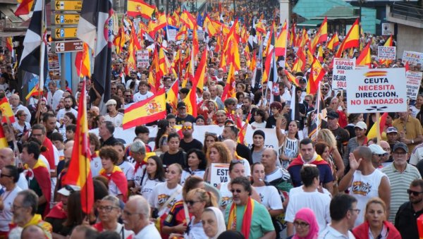 ГРАЂАНИ МАСОВНО ИЗАШЛИ НА УЛИЦЕ: Протест против владе због ситуације у Сеути (ФОТО/ВИДЕО)