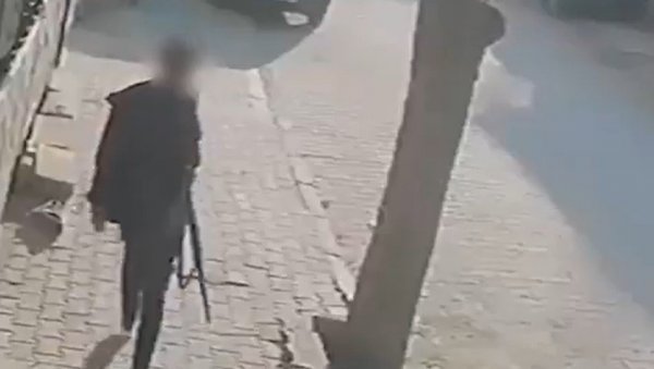 ПРВИ СНИМАК НАПАДАЧА ИЗ ТУРСКЕ: Надзорне камере забележиле језив тренутак (ВИДЕО)