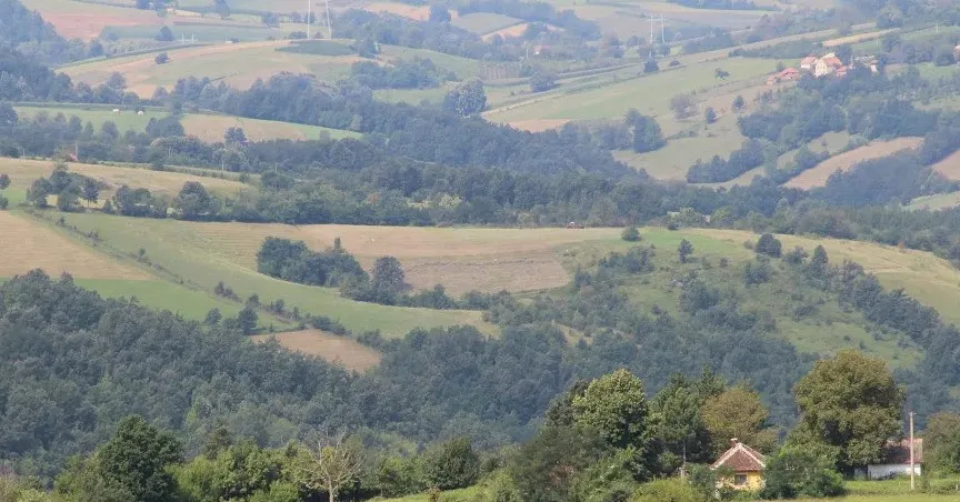 RHMZ: Jutro oblačno sa kratkotrajnom kišom, vedro i toplije tokom dana