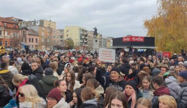 RODITELJI UČENIKA JOVINE GIMNAZIJE: „Škola ostala bez još dva odeljenja, ukupno pet od početka školske godine!“