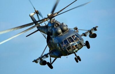 UNIŠTEN RUSKI PONOS, UKRAJINSKI DRONOVI LOCIRALI I ULOVILI HELIKOPTER MI-8: Pogledajte snimak neverovatne potere (VIDEO)