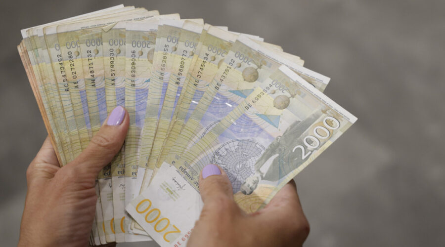 RZS: Prosečna zarada u Srbiji u julu iznosila 121.346 dinara
