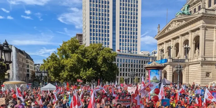 Radnici izašli na ulice: Masovni protesti protiv politike nemačke vlade | Srpska dijaspora