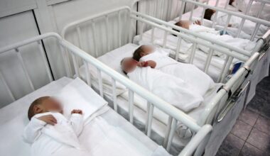 “Rekli su mi da je moje dete odneto u Novi Sad i spaljeno!” Jezive ispovesti roditelja iz Srbije i bivše Jugoslavije koji sumnjaju da su im bebe ukradene u porodilištu: Oni ceo život žive sa osećam da im je dete negde živo