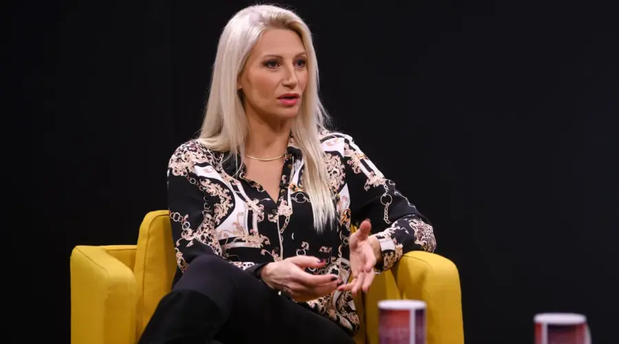 “Rekli su mi – tvoj problem je što se svi zaljube u javnu ličnost, a probude se sa Jelenom Jovičić”: Glumica se danas udala, a ovako je nekada pričala