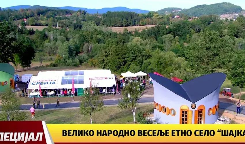 Roditelji: Jovina gimnazija ostala bez još dva odeljenja, dok direktor Stojković slavi ispod šatre