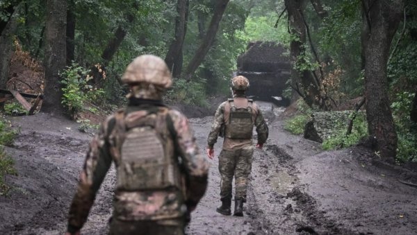 АМЕРИКАНЦИ ПРИМЕТИЛИ ДА УКРАЈИНЦИ БЕЗГЛАВО БЕЖЕ: Руси променили тактику у Украјини, оно што су урадили изазива страхопоштовање и у Пентагону АМЕРИКАНЦИ ПРИМЕТИЛИ ДА УКРАЈИНЦИ БЕЗГЛАВО БЕЖЕ: Руси променили тактику у Украјини, оно што су урадили изазива страхопоштовање и у Пентагону