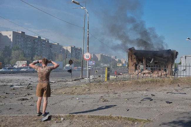 Ruski napad dronovima na Kijev: Sedmoro povređenih, pogođene benzinske stanice