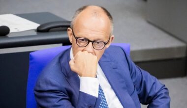 Ruski zvaničnik smatra da će Merc uskoro podneti ostavku: “S obzirom na njegov novi rekordno nizak rejting…”