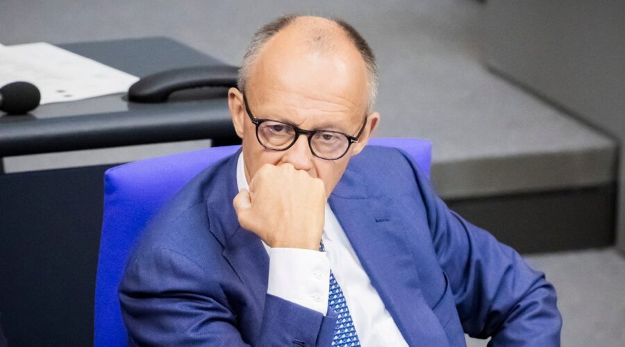 Ruski zvaničnik smatra da će Merc uskoro podneti ostavku: “S obzirom na njegov novi rekordno nizak rejting…”
