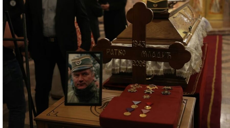 SAHRANA RATKA MLADIĆA NA NASLOVNIM STRANAMA: Svetski mediji izveštavaju o hiljadama ljudi koji su došli da ga isprate!