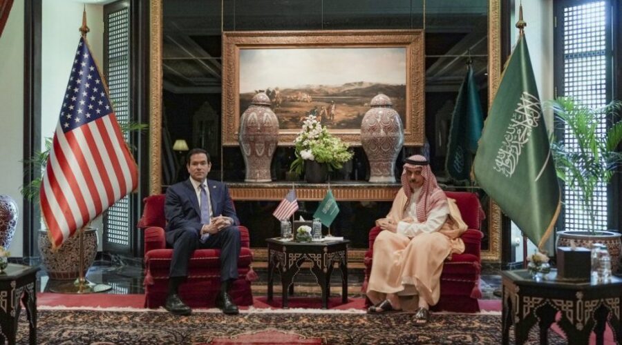 SAUDIJSKI MINISTAR STIGAO U VAŠINGTON: Evo o čemu će razgovarati sa Rubiom