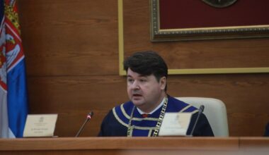 SUDIJE I TUŽIOCI TRAŽE OSTAVKU PREDSEDNIKA USTAVNOG SUDA: Osudili Petrova zbog poruke građanima – „Nemate razloga da brinete ako nemate šta da krijete“