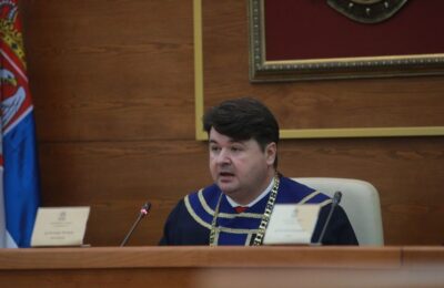 SUDIJE I TUŽIOCI TRAŽE OSTAVKU PREDSEDNIKA USTAVNOG SUDA: Osudili Petrova zbog poruke građanima – „Nemate razloga da brinete ako nemate šta da krijete“