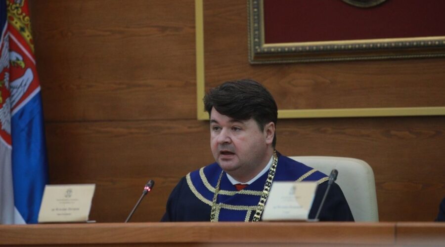 SUDIJE I TUŽIOCI TRAŽE OSTAVKU PREDSEDNIKA USTAVNOG SUDA: Osudili Petrova zbog poruke građanima – „Nemate razloga da brinete ako nemate šta da krijete“