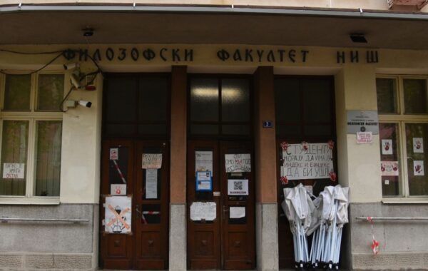 SOLIDARNOST NA DELU U NIŠU: Prikupljeno više od 1,5 miliona dinara za profesore na Filozofskom koji mesecima ne primaju plate!