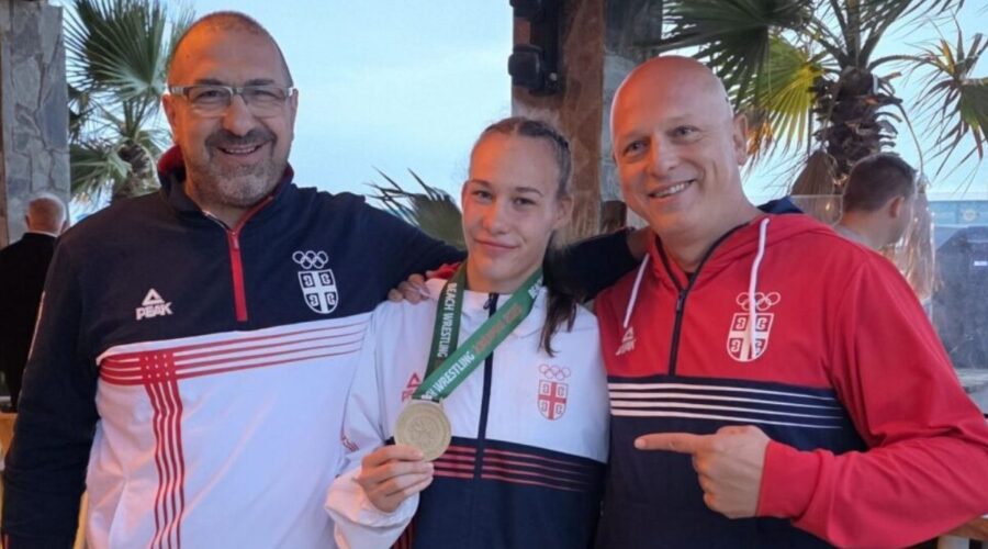SRBIJO, BUDI PONOSNA! Milica Perović je šampionku sveta u rvanju na pesku! (FOTO)