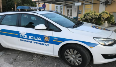 SRPSKI FUDBALER UHAPŠEN TOKOM UTAKMICE U HRVATSKOJ: Priveden zbog fotografije Ratka Mladića objavljene na Fejsbuku!
