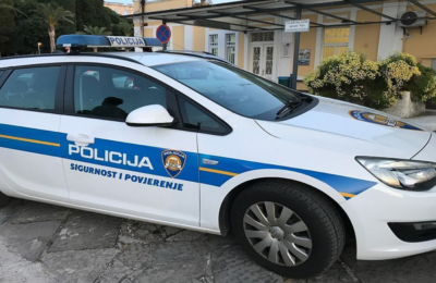 SRPSKI FUDBALER UHAPŠEN TOKOM UTAKMICE U HRVATSKOJ: Priveden zbog fotografije Ratka Mladića objavljene na Fejsbuku!