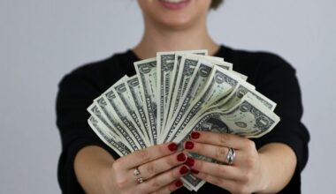 ŠTA URADITI SA 10.000 EVRA UŠTEĐEVINE? Gde bezbedno uložiti novac, a da ga inflacija i prevaranti ne pojedu za noć!