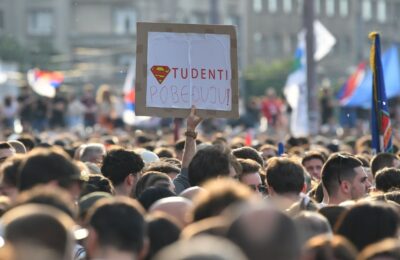 „NOVI SADE, NE MORAŠ NIKOME VIŠE DA DOKAZUJEŠ SVOJU HRABROST“: Studenti pozvali građane da ignorišu skup SNS-a i ne nasedaju na provokacije!