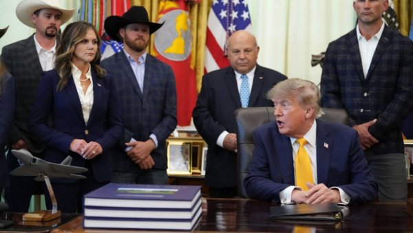 СИ ДОЛАЗИ У ВАШИНГТОН Трамп: Са Кином нам иде веома добро, Си је велики џентлмен (ВИДЕО) СИ ДОЛАЗИ У ВАШИНГТОН Трамп: Са Кином нам иде веома добро, Си је велики џентлмен (ВИДЕО)