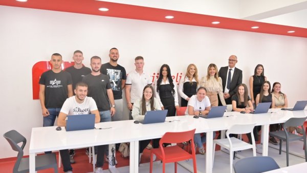 m: tel и Србија улажу у факултете Републике Српске: Саобраћајни факултет у Добоју добио савремену рачунарску учионицу m: tel и Србија улажу у факултете Републике Српске: Саобраћајни факултет у Добоју добио савремену рачунарску учионицу
