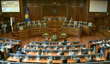 Sednica skupštine u Prištini prekinuta i drugi put danas: Čitaku nije izabrana, poslanici DPK i DSK napustili salu (video)