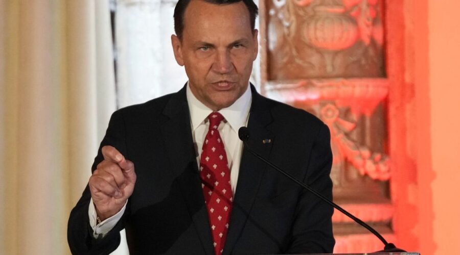 Sikorski: Imamo informacije da Rusija planira da do kraja godine učini nešto veliko