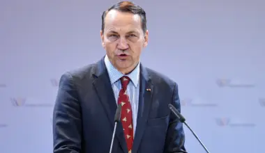 Šikorski: Ne pravimo pitanje ako Rusija prizna da je pilot greškom uleteo u Poljsku