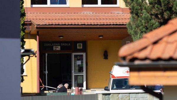 ОГЛАСИЛИ СЕ ФИЦО И ПЕЛЕГРИНИ ПОСЛЕ ХОРОРА У СЛОВАЧКОЈ: Школе морају да буду безбедна места за децу (ФОТО) ОГЛАСИЛИ СЕ ФИЦО И ПЕЛЕГРИНИ ПОСЛЕ ХОРОРА У СЛОВАЧКОЈ: Школе морају да буду безбедна места за децу (ФОТО)