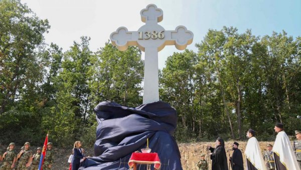 НА ПЛОЧНИКУ БРАНИЛИ СВОЈЕ: Спомен-обележје код Прокупља, у знак сећања на велику победу српске средњовековне војске