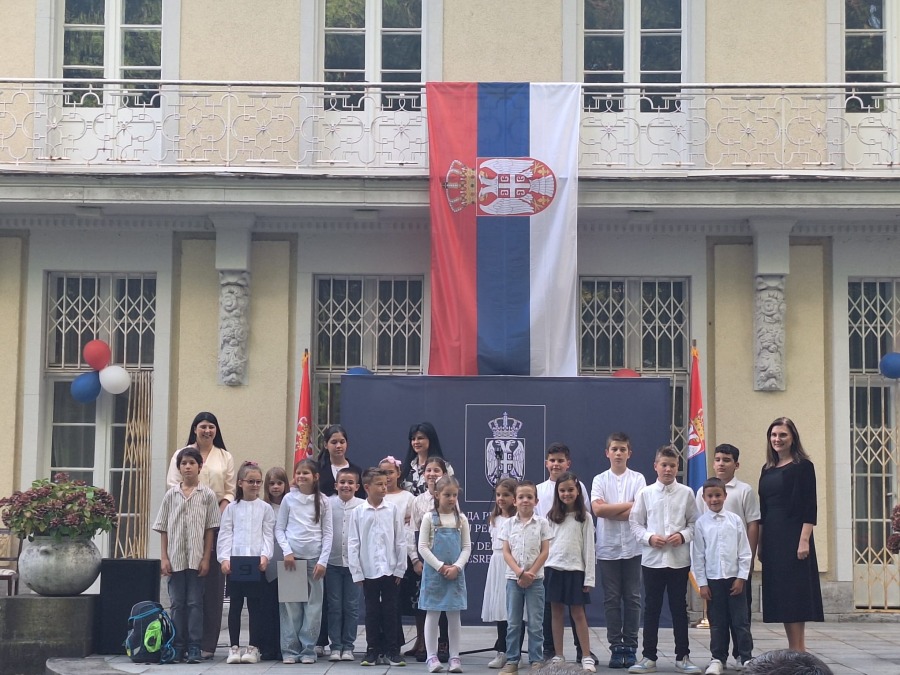 srpska-zastava-se-uz-djake-srpske-skole-viorila-u-berlinu srpska-zastava-se-uz-djake-srpske-skole-viorila-u-berlinu