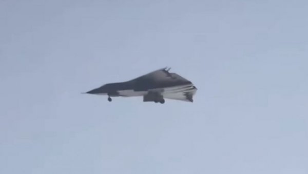 АМЕРИКА У ШОКУ! Оружје будућности стиже на небо: Кинески Ј-36 добија моћни ласерски систем (ВИДЕО) АМЕРИКА У ШОКУ! Оружје будућности стиже на небо: Кинески Ј-36 добија моћни ласерски систем (ВИДЕО)