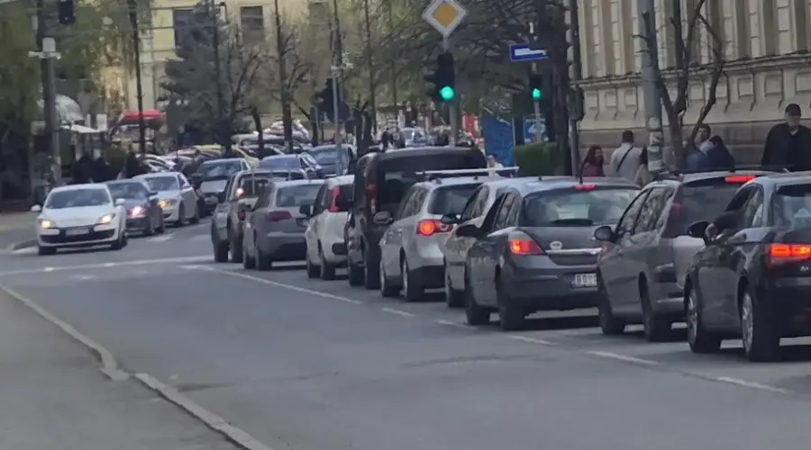 Stanje na putevima: Gužve oko škola