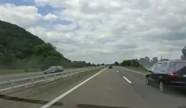 Stanje na putevima: Saobraćaj na naplatnim rampama neometan