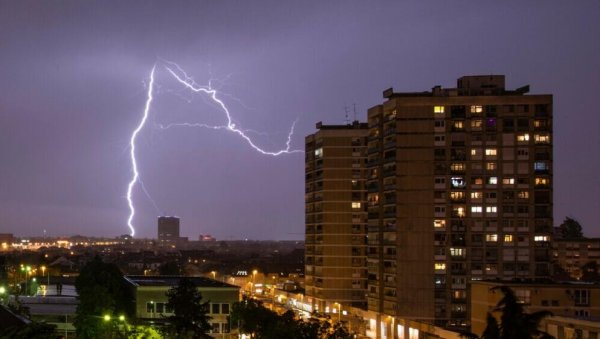 ДАНАС ДО 38 СТЕПЕНИ, А ОНДА ШОК: Познати метеоролог открива када стиже нагли прелазак у јесен ДАНАС ДО 38 СТЕПЕНИ, А ОНДА ШОК: Познати метеоролог открива када стиже нагли прелазак у јесен